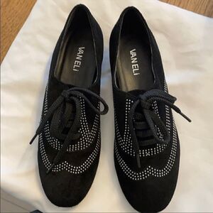 VANELI LACE UP FLATS.  NEW